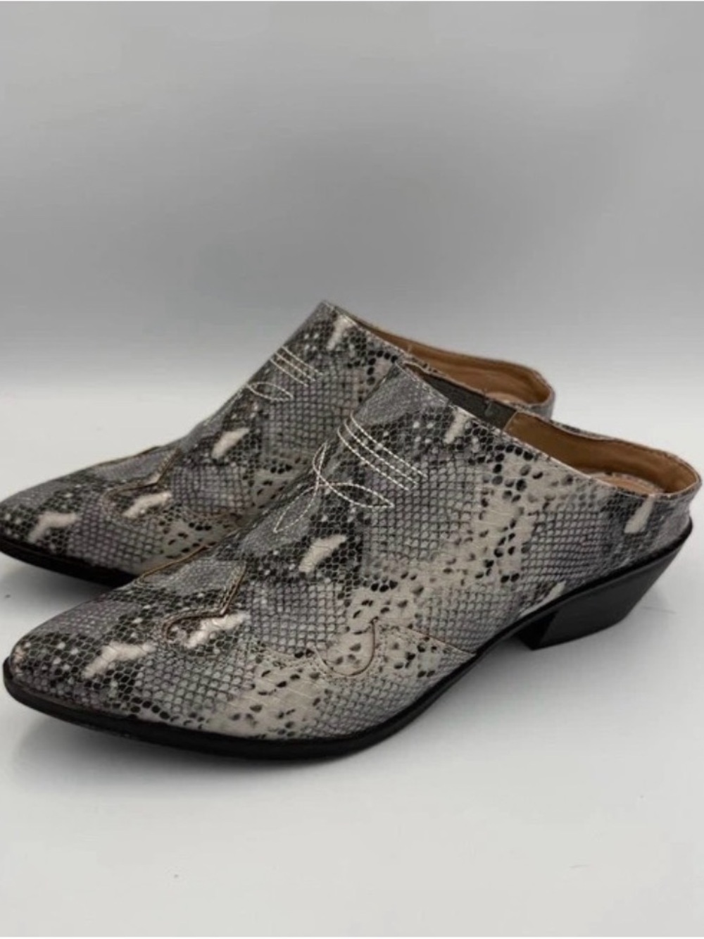 Esprit Snakeskin-Print Pointed Mule in Gray and Black